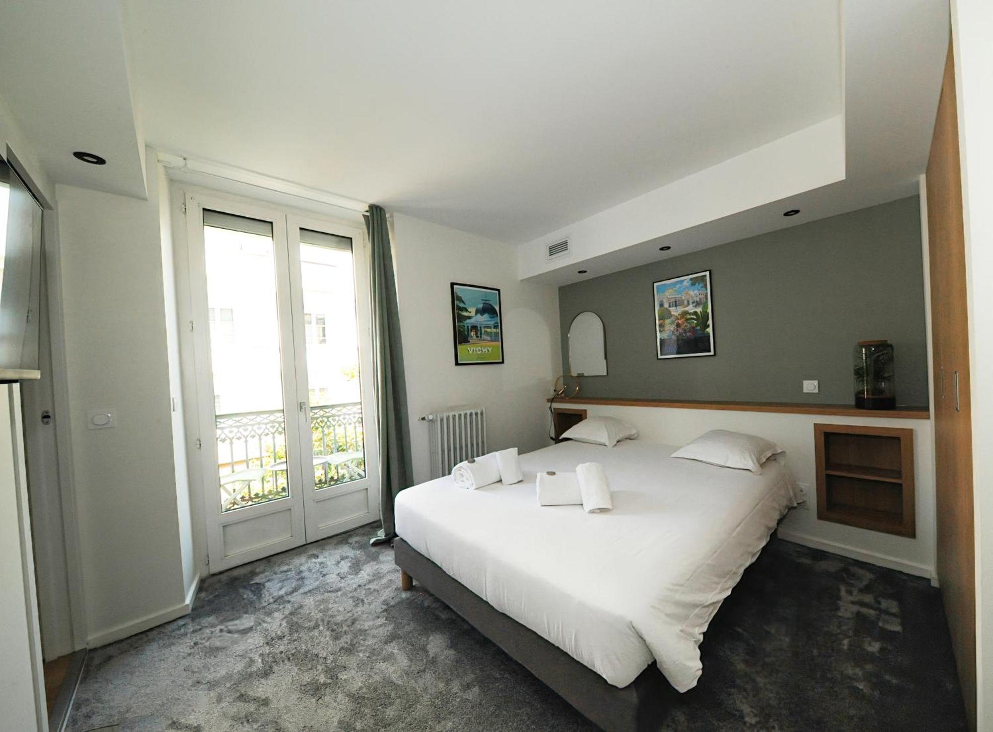 Hotel & Restaurant Le Patio Vichy Esterno foto