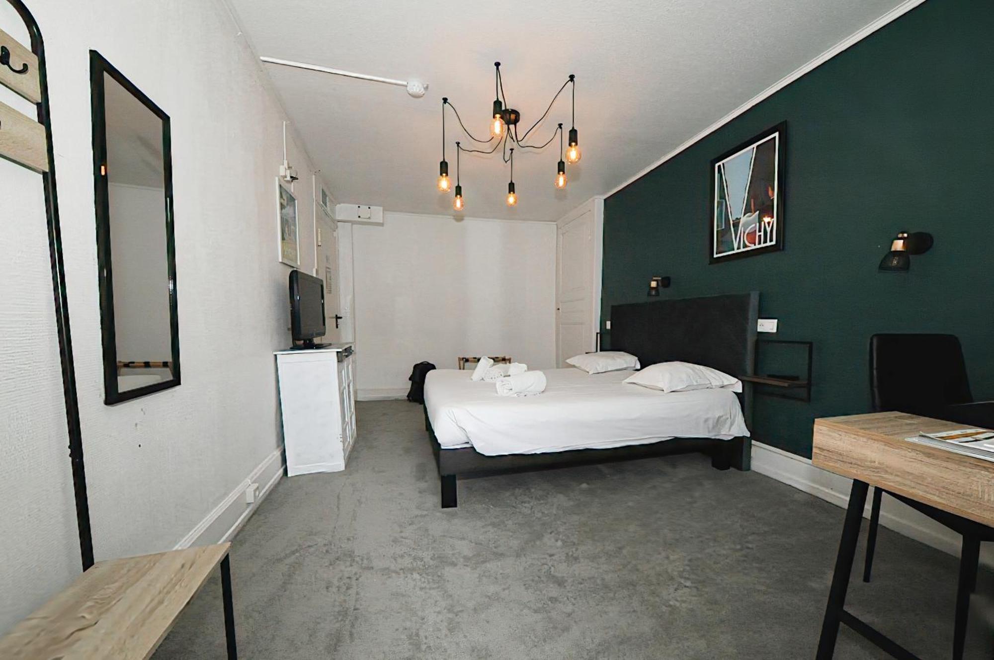 Hotel & Restaurant Le Patio Vichy Esterno foto