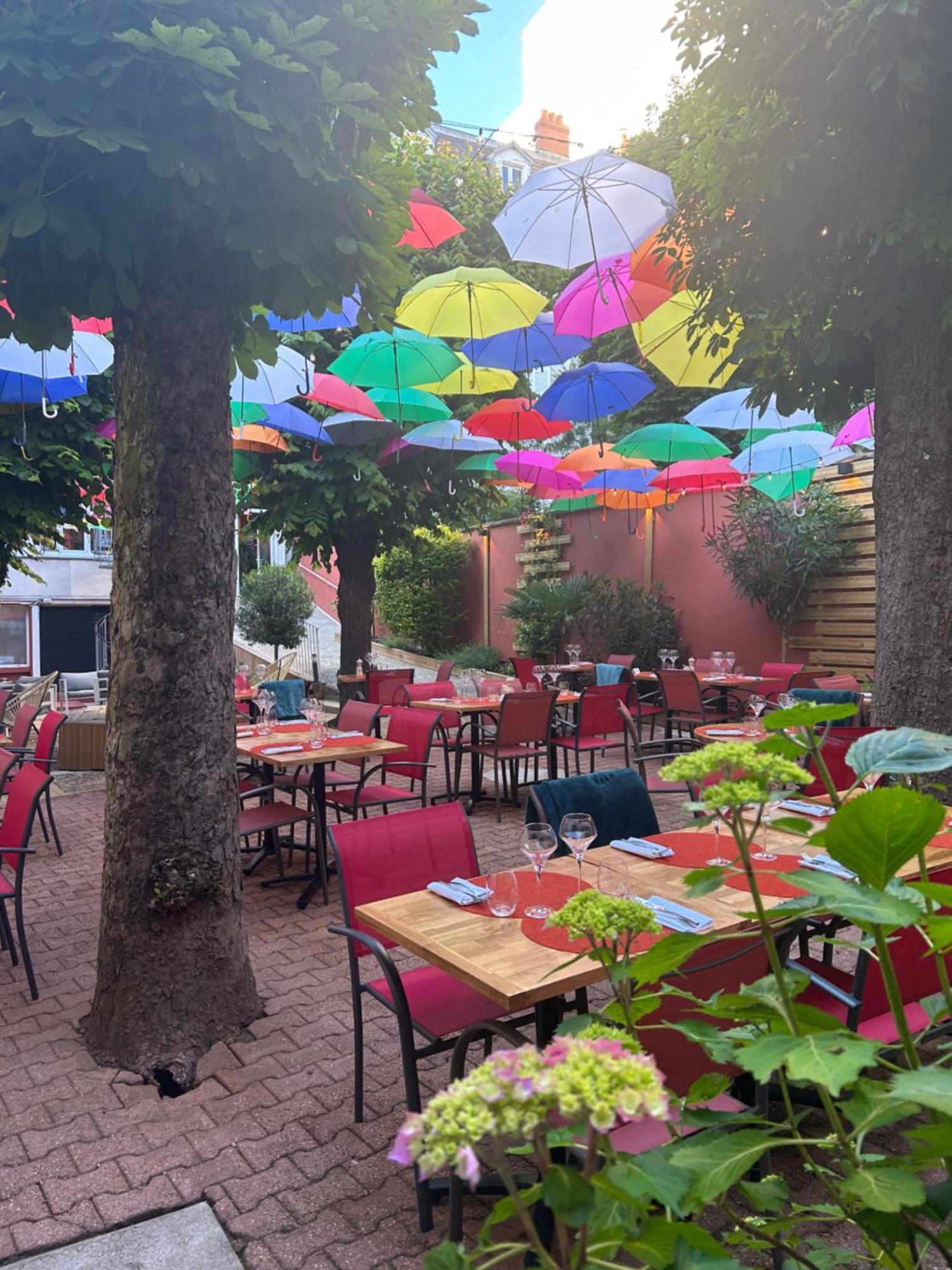 Hotel & Restaurant Le Patio Vichy Esterno foto