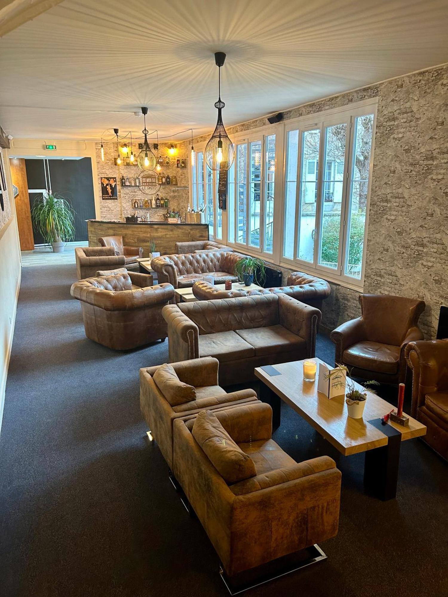 Hotel & Restaurant Le Patio Vichy Esterno foto